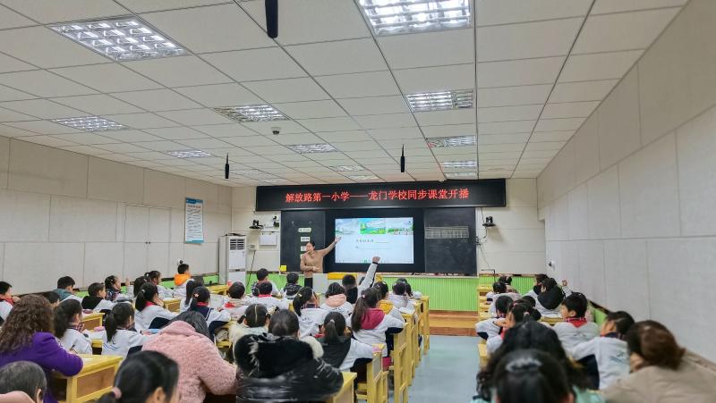 携手同步课堂，践行智慧教学 ——六安市裕安区迅速实施“互联网+优质义务教育资源延伸试点项目”
