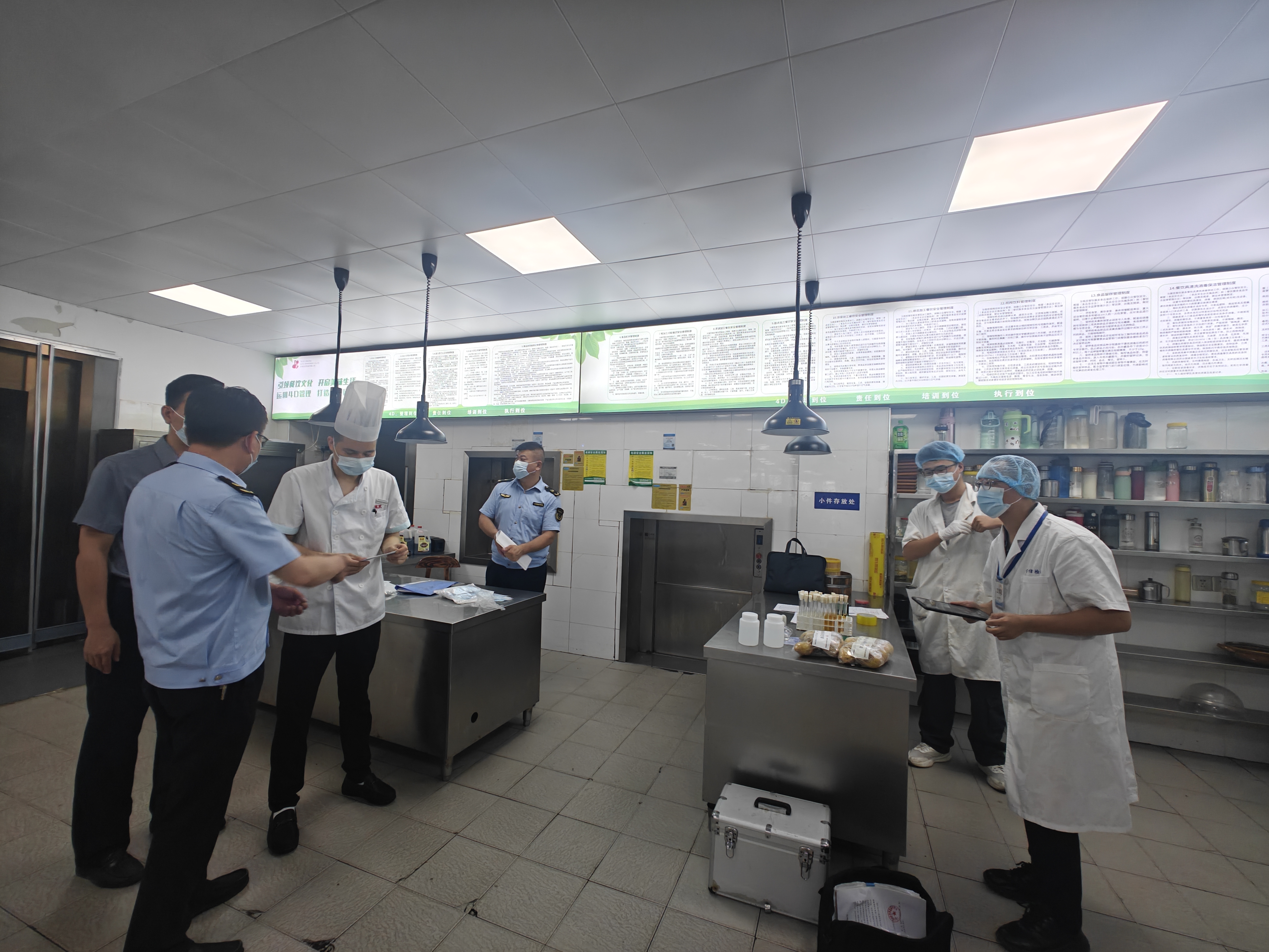 裕安区市场监管局开展夏季食品“随机查、随机检”工作