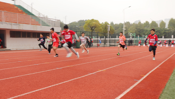 “奔跑吧·少年”儿童青少年主题健身活动暨2025年裕安区中小学生田径运动会开幕