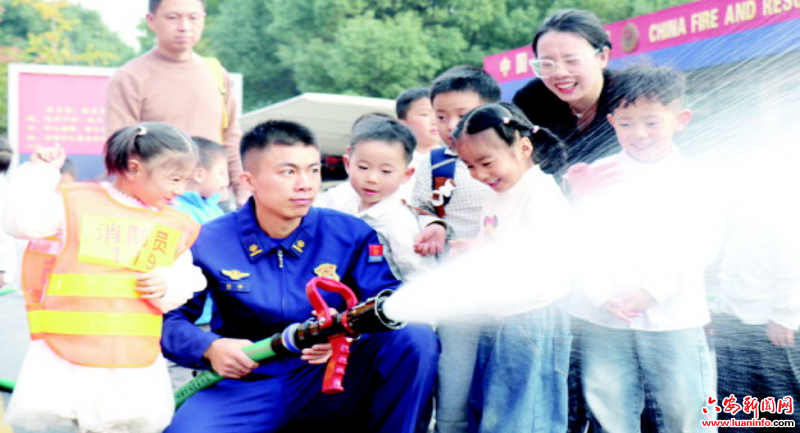 进“红门”　学安全